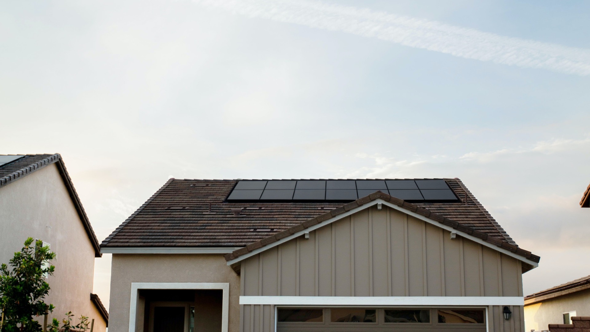 You are currently viewing Porte de garage avec ou sans portillon : quelle solution privilégier ?