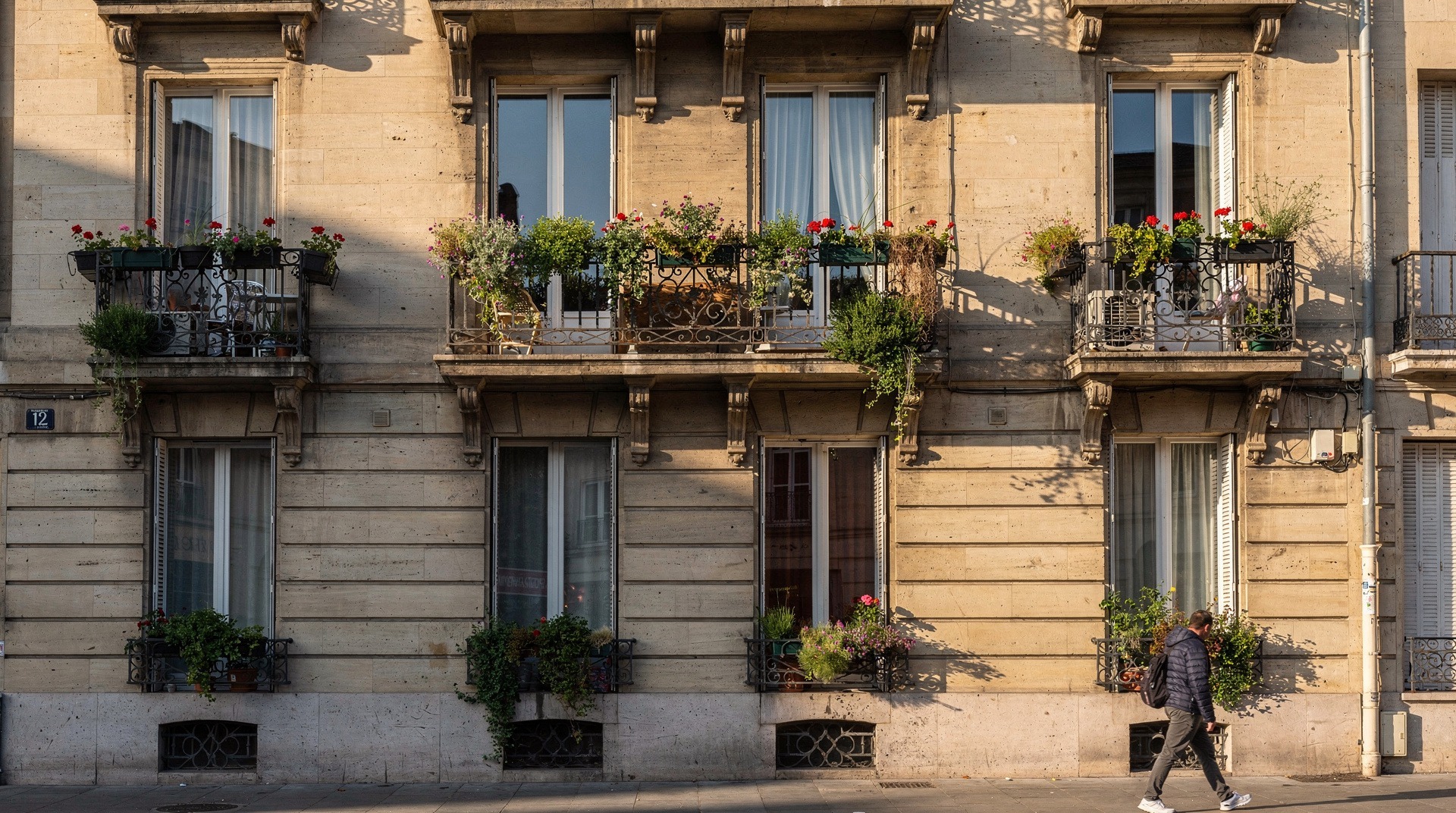 Façade d'un immeuble résidentiel strasbourgeois avenue de la Paix