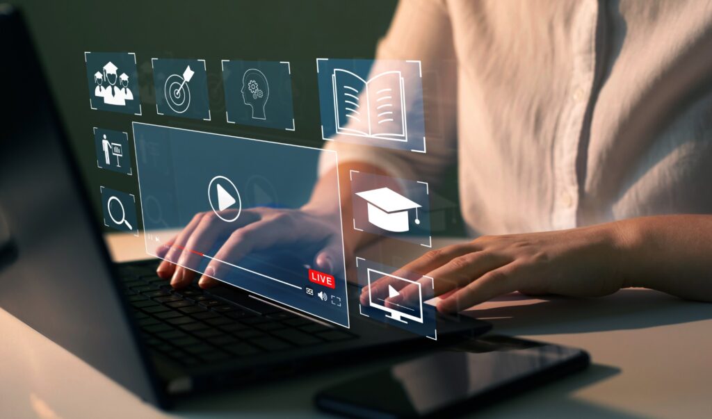 Reconversion professionnelle : bâtir un projet solide grâce à la formation en ligne